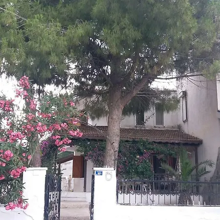 Πανσιόν River's House *
