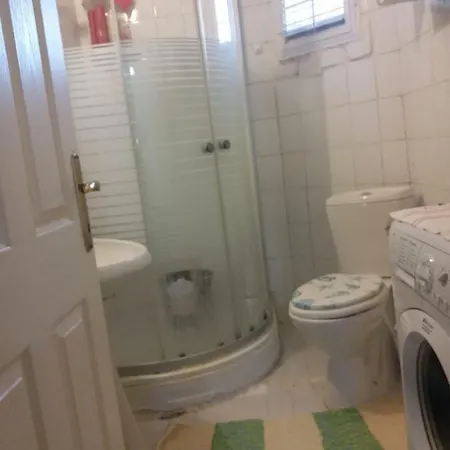 Πανσιόν River's House *